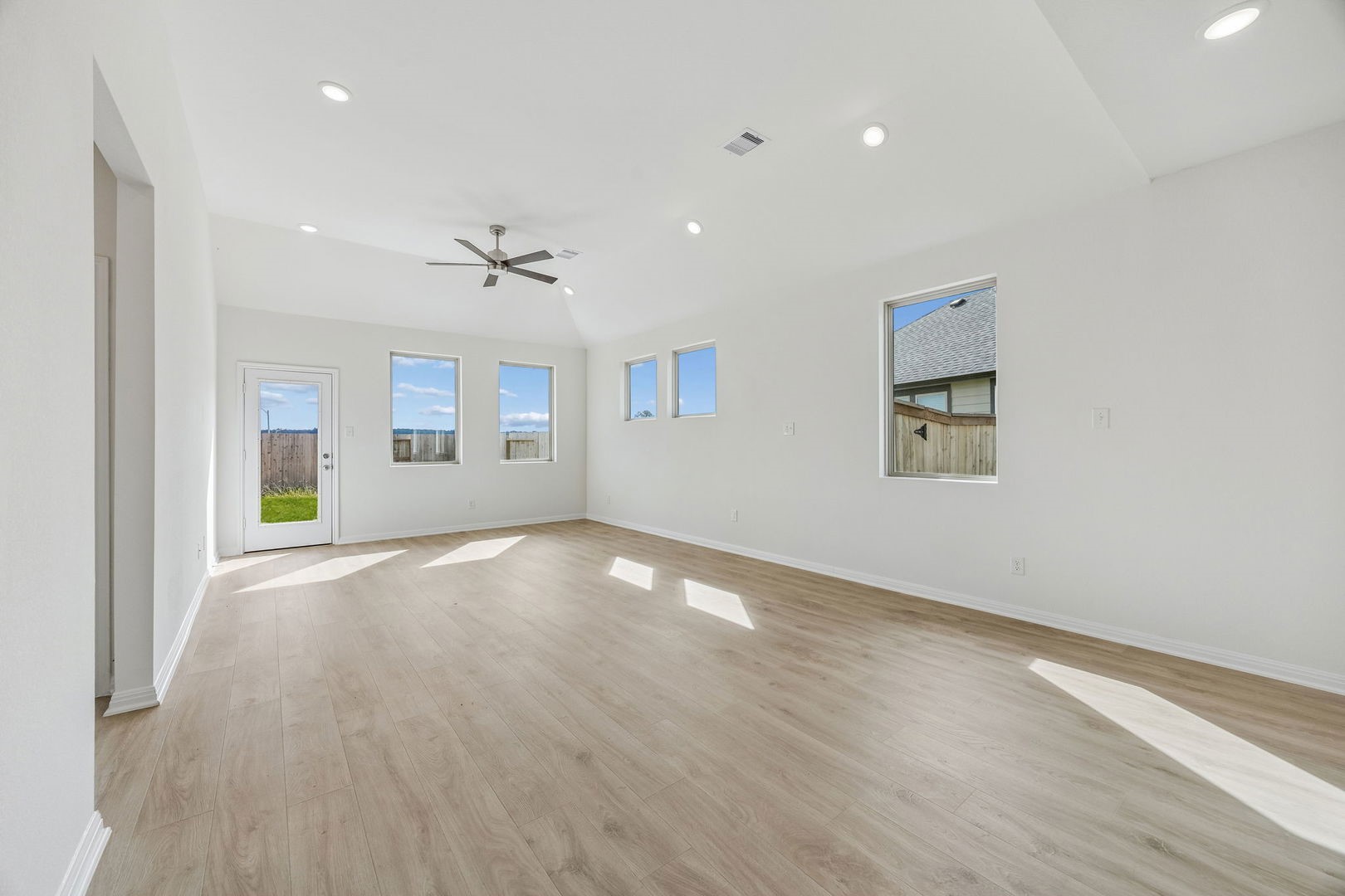 31012 Rena Coast Drive Property Photo 7