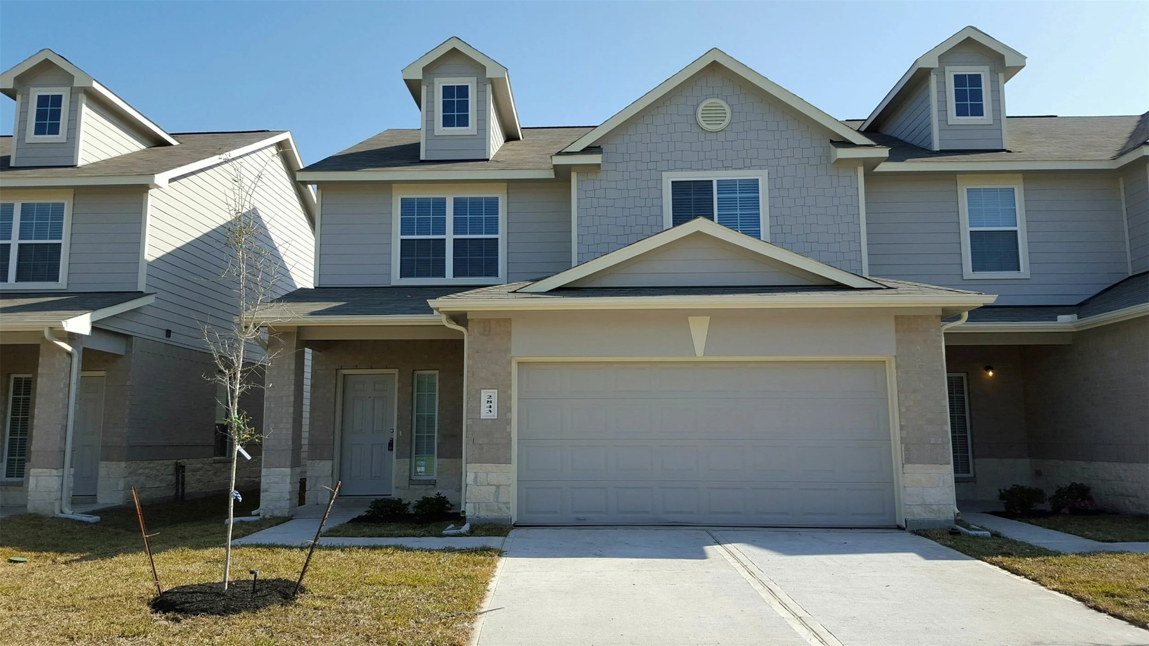 2843 Silver Tree Property Photo 1