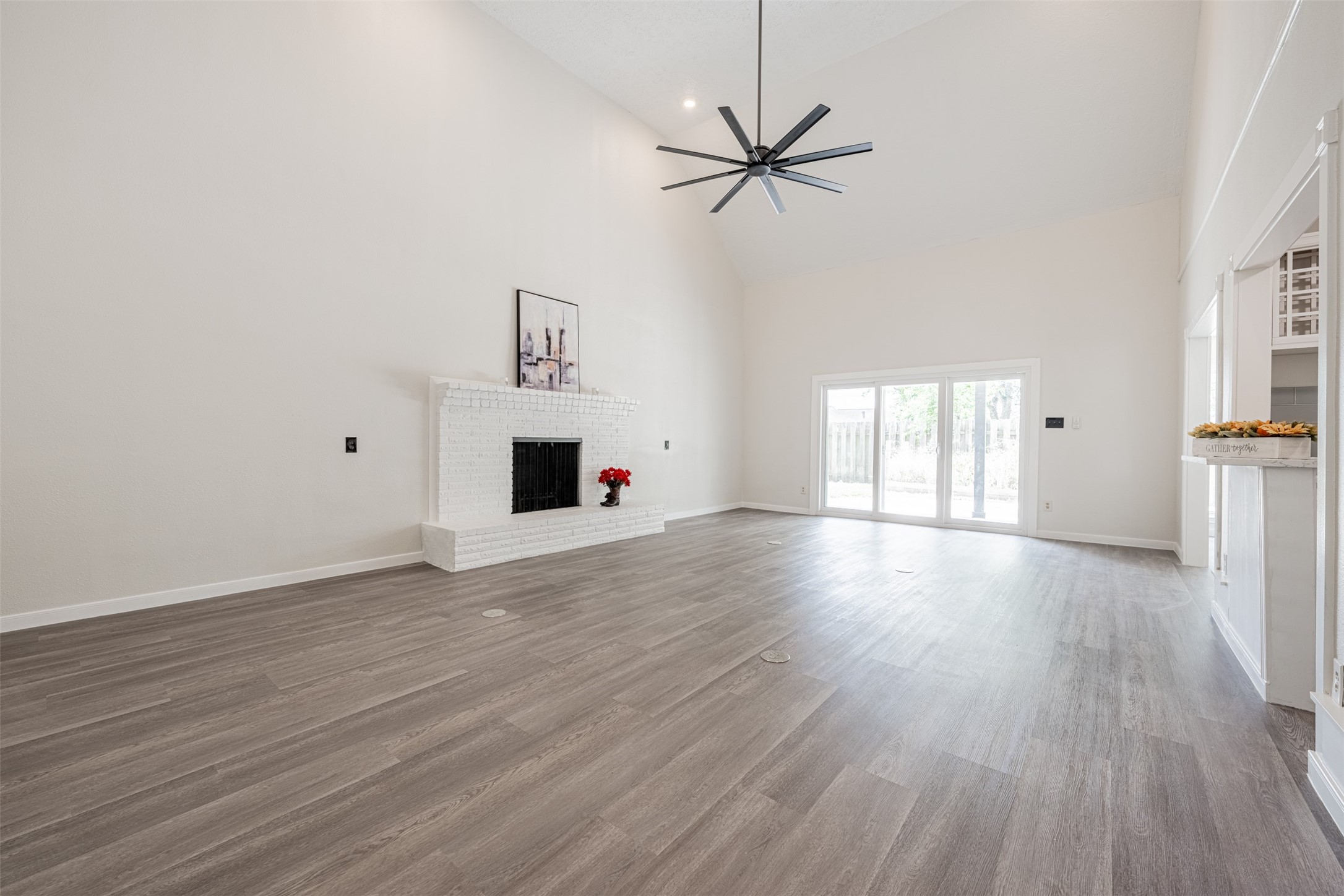 6215 Portal Drive Property Photo 7