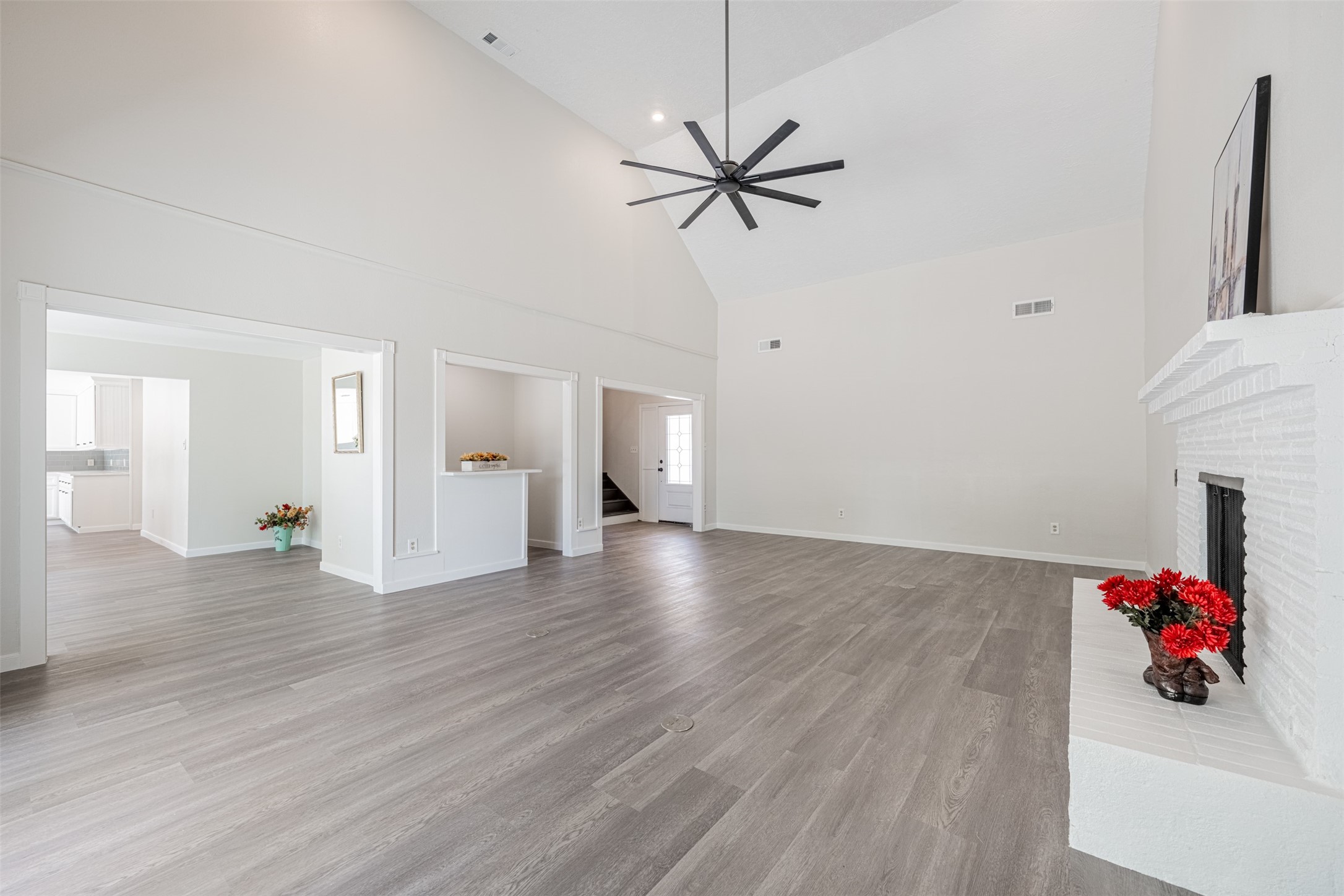 6215 Portal Drive Property Photo 9