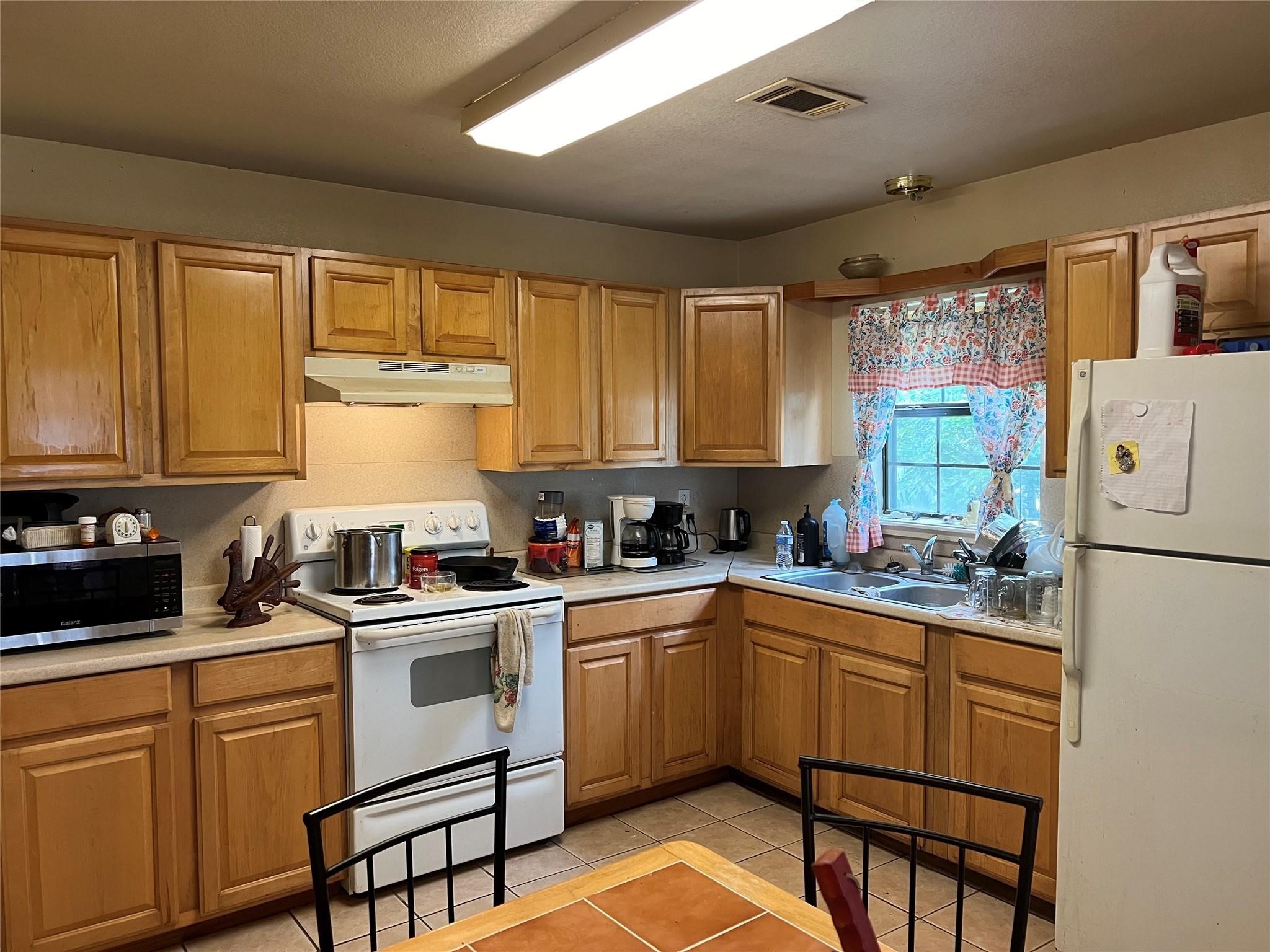 2416 E Bayshore Drive Property Photo 9