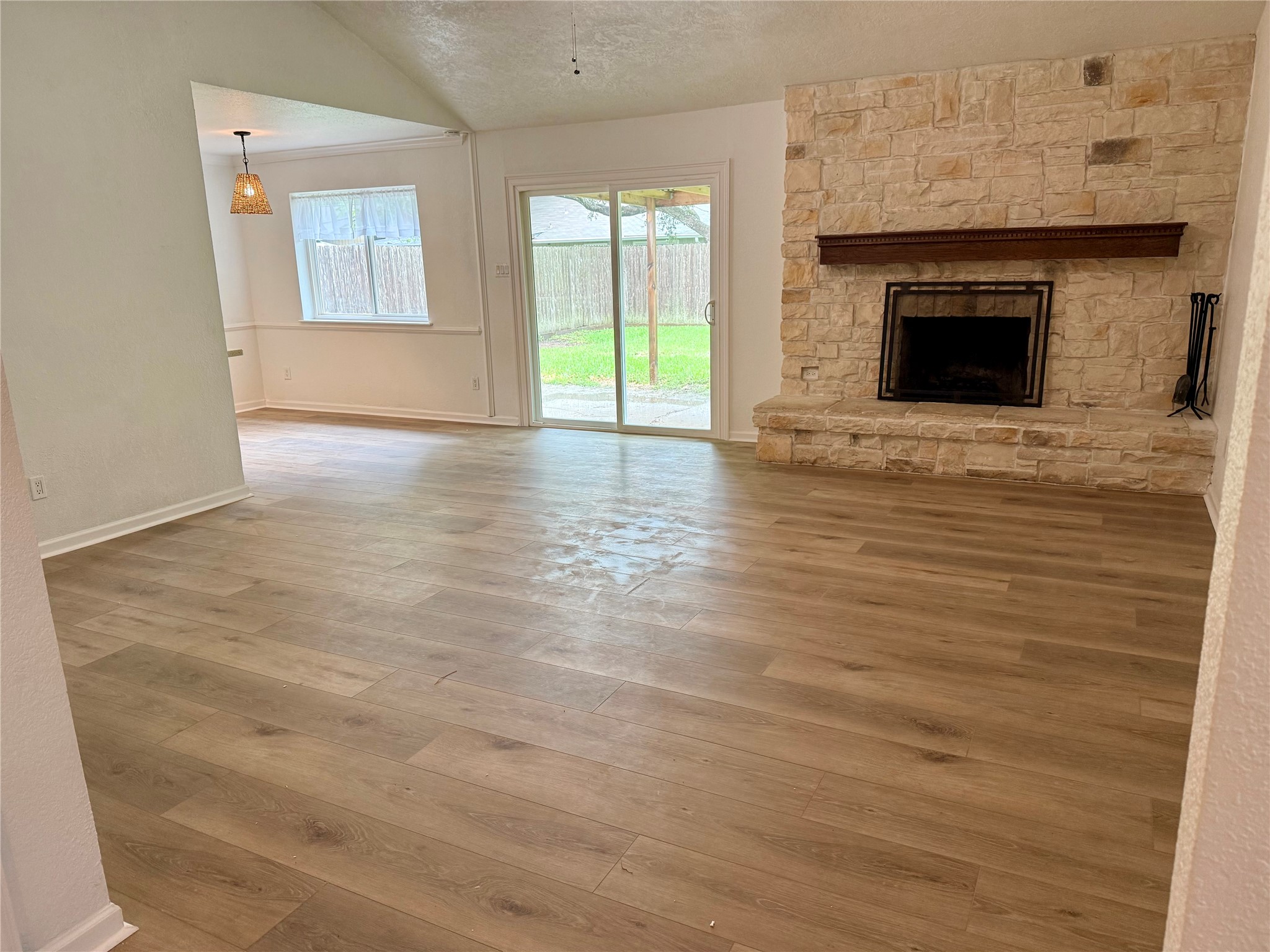 1100 N Heron Drive Property Photo 3