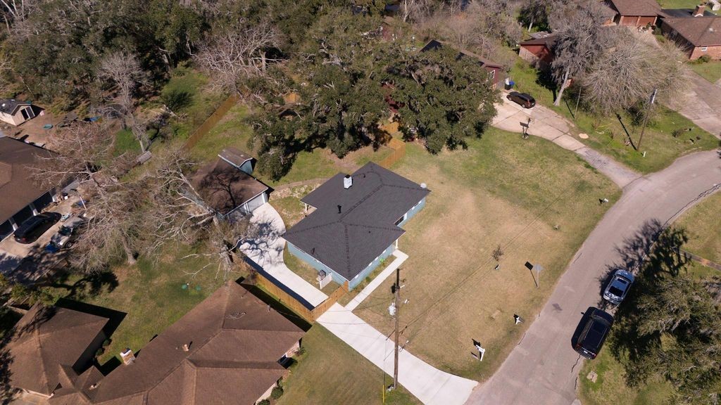 407 Tamarind Street Property Photo 2