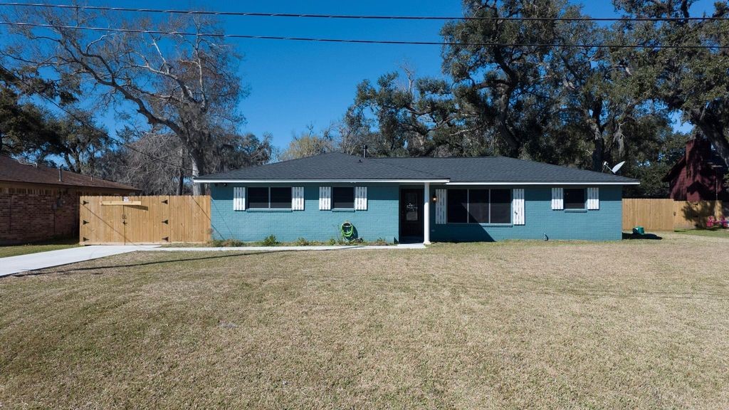 407 Tamarind Street Property Photo 3