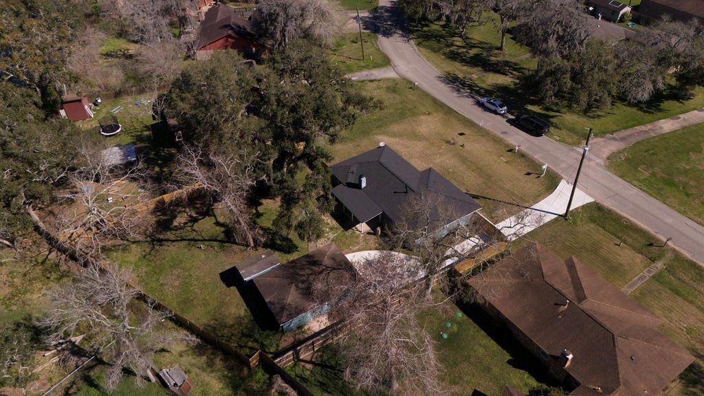 407 Tamarind Street Property Photo 5