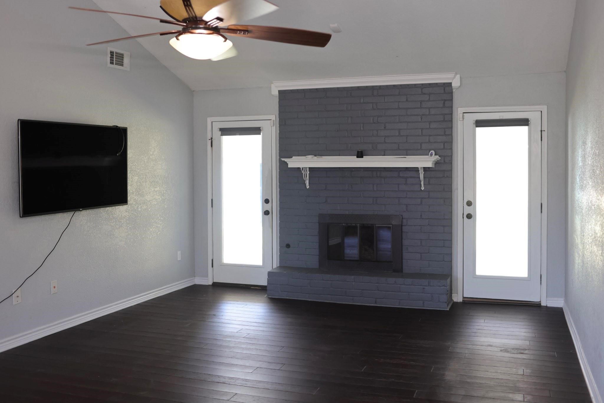 407 Tamarind Street Property Photo 6