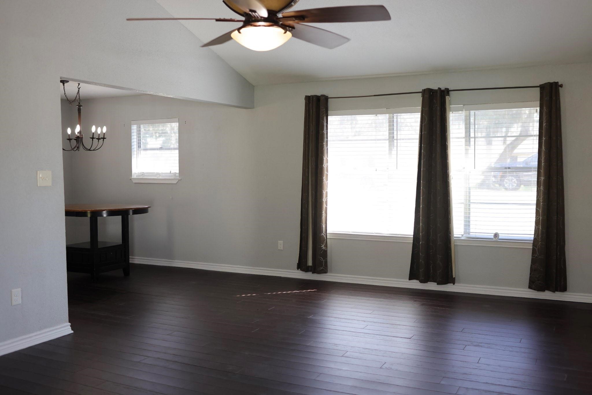 407 Tamarind Street Property Photo 8