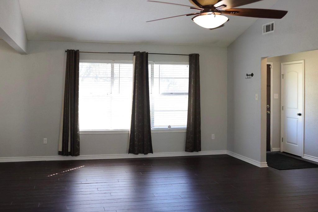 407 Tamarind Street Property Photo 9