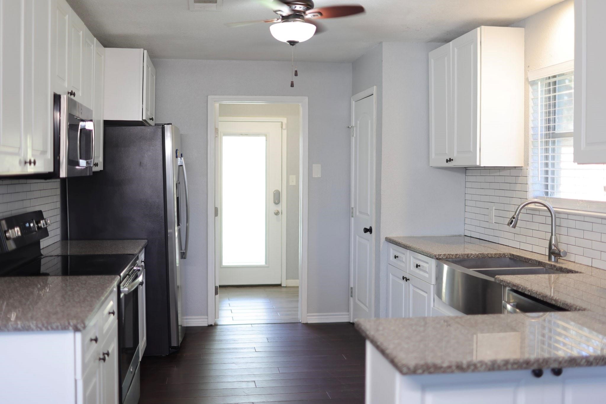 407 Tamarind Street Property Photo 11