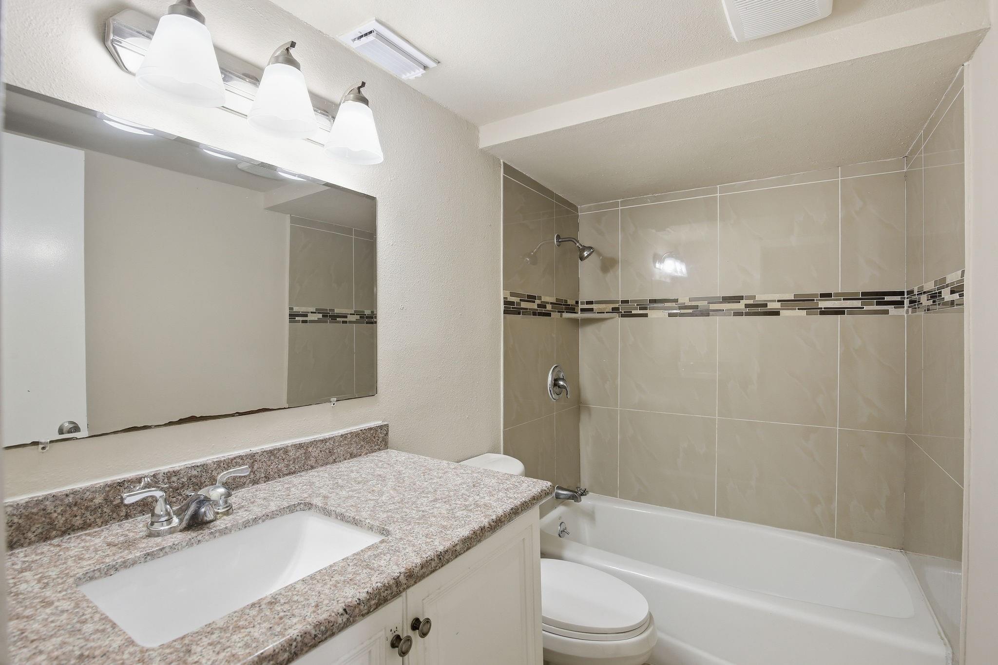6046 W Airport Boulevard, Houston Tx 77035 Property Photo 28