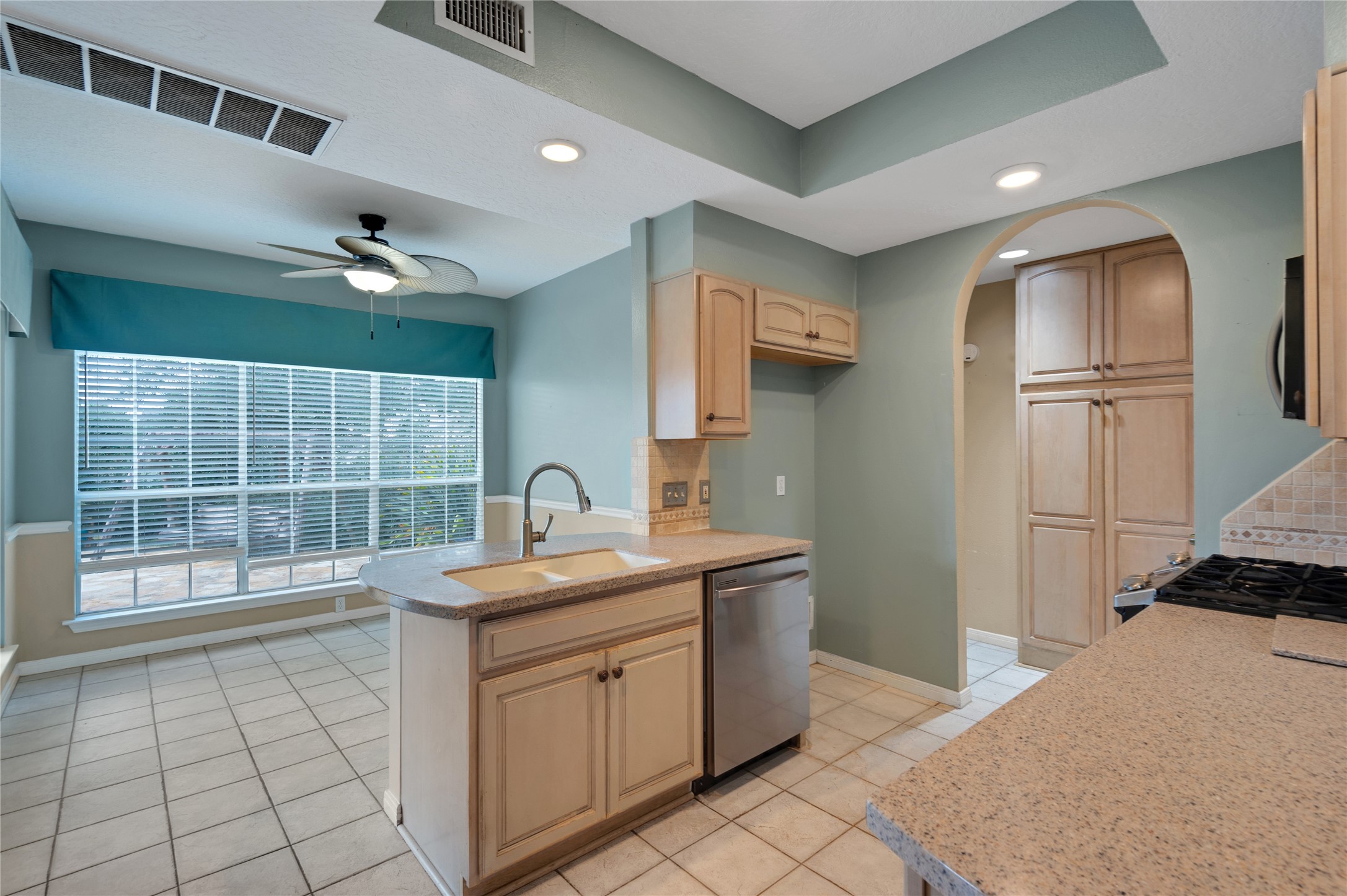 1404 Kipp Avenue Property Photo 9