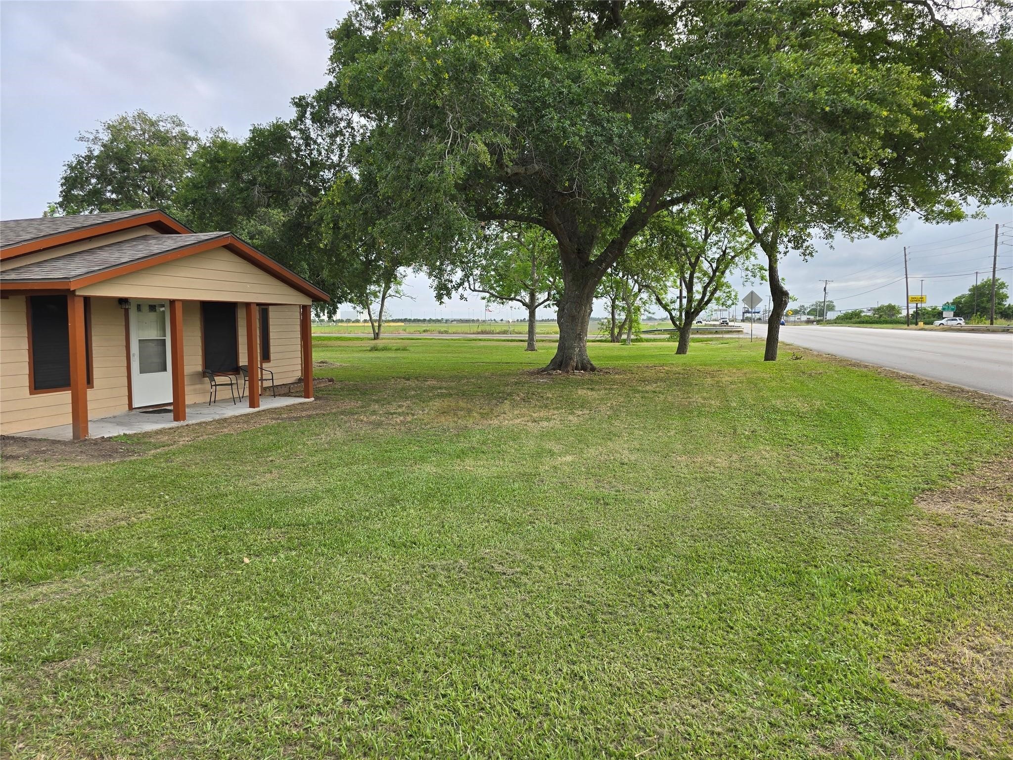 402 Avenue G E Property Photo 5