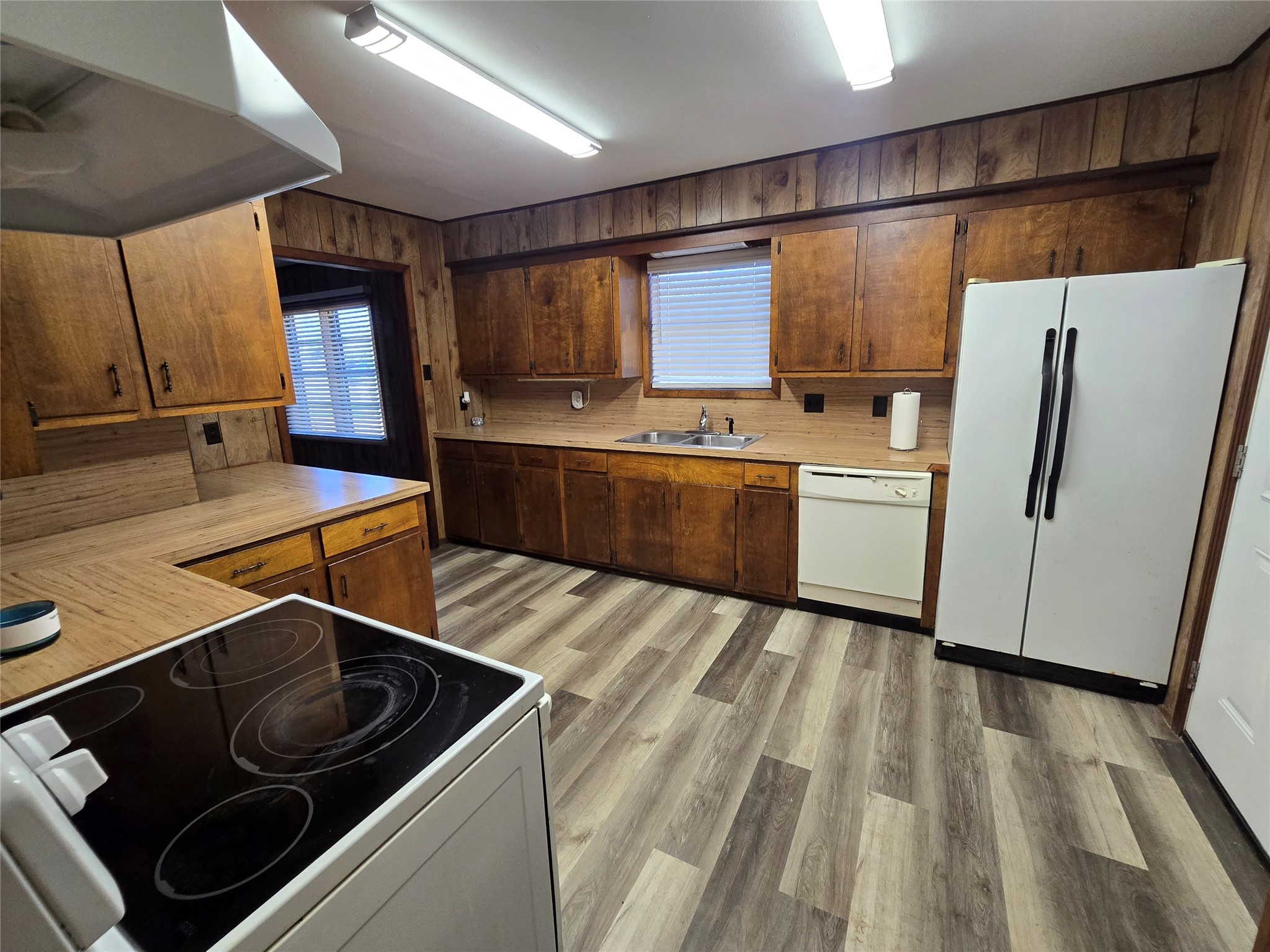 402 Avenue G E Property Photo 8