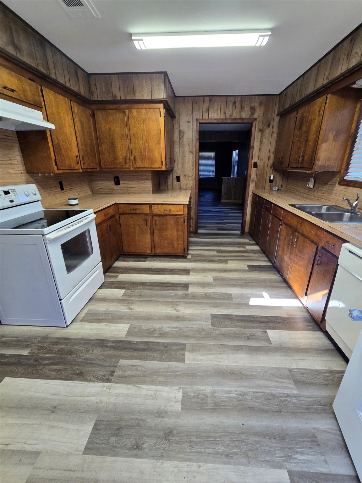 402 Avenue G E Property Photo 12