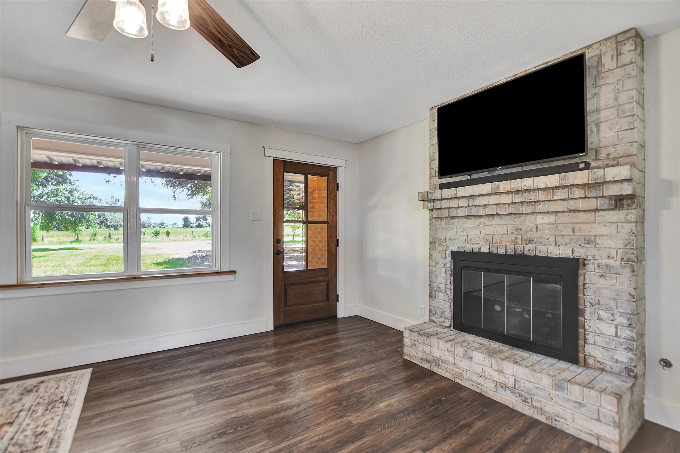 8542 Sloan Road Property Photo 5