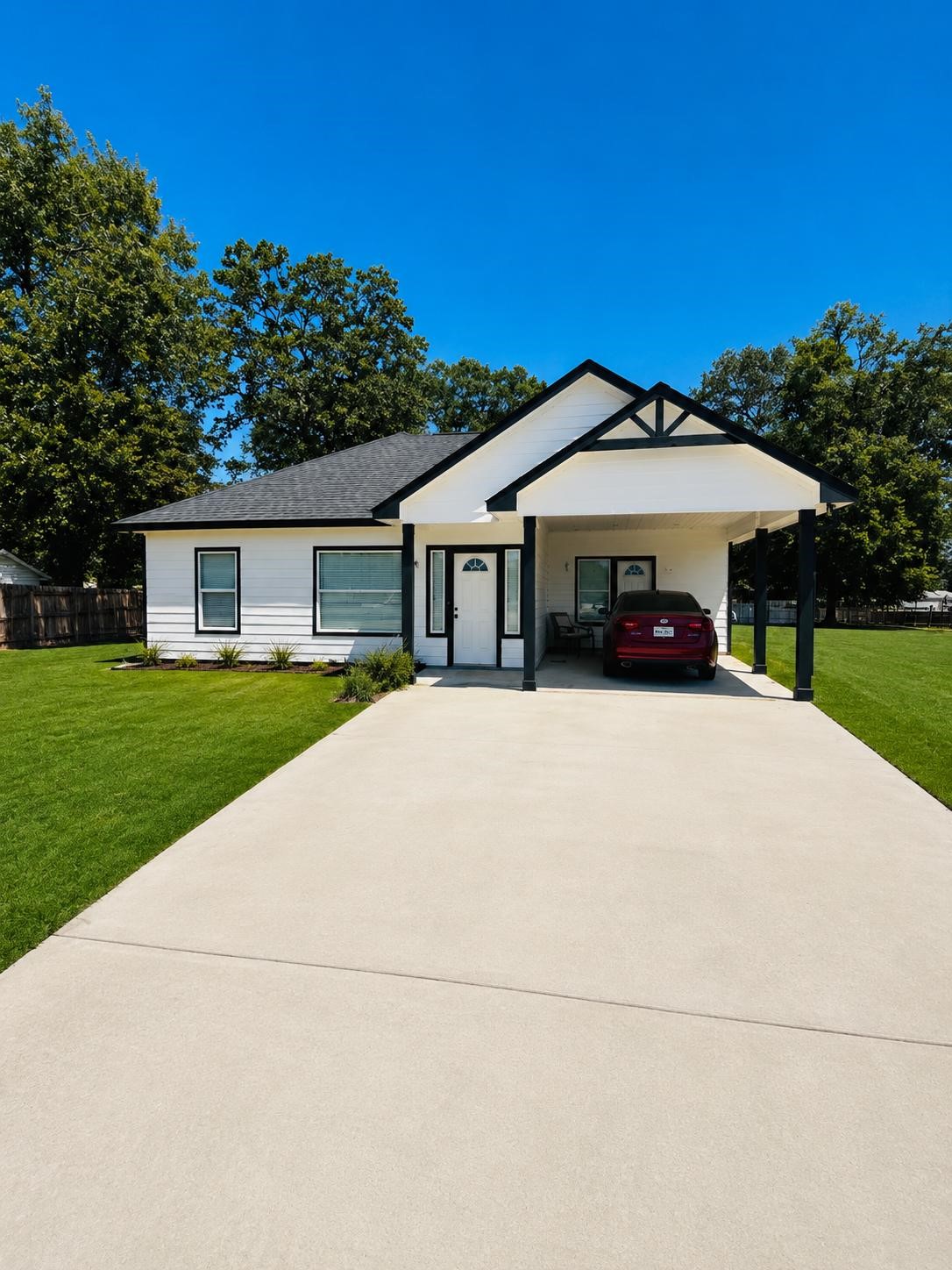 676 Bradford Street Property Photo 4