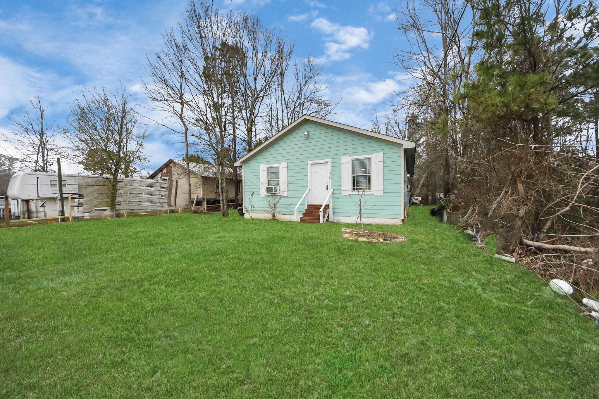 1040 County Road 5007 Property Photo 2