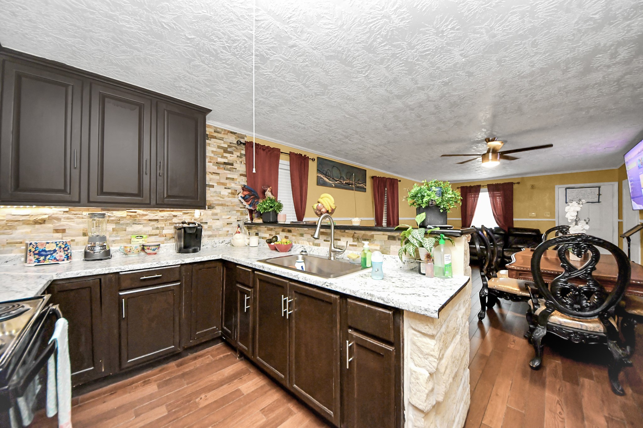 1040 County Road 5007 Property Photo 12