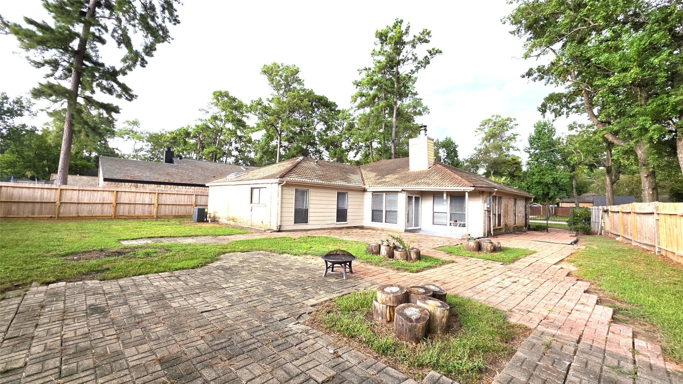 12018 Meadowview Drive Property Photo 14