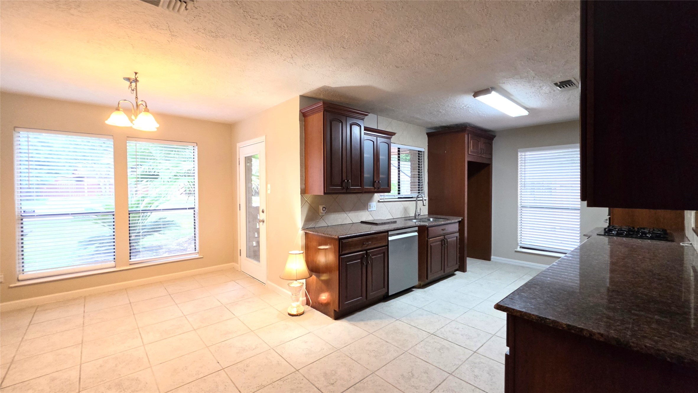 12018 Meadowview Drive Property Photo 20