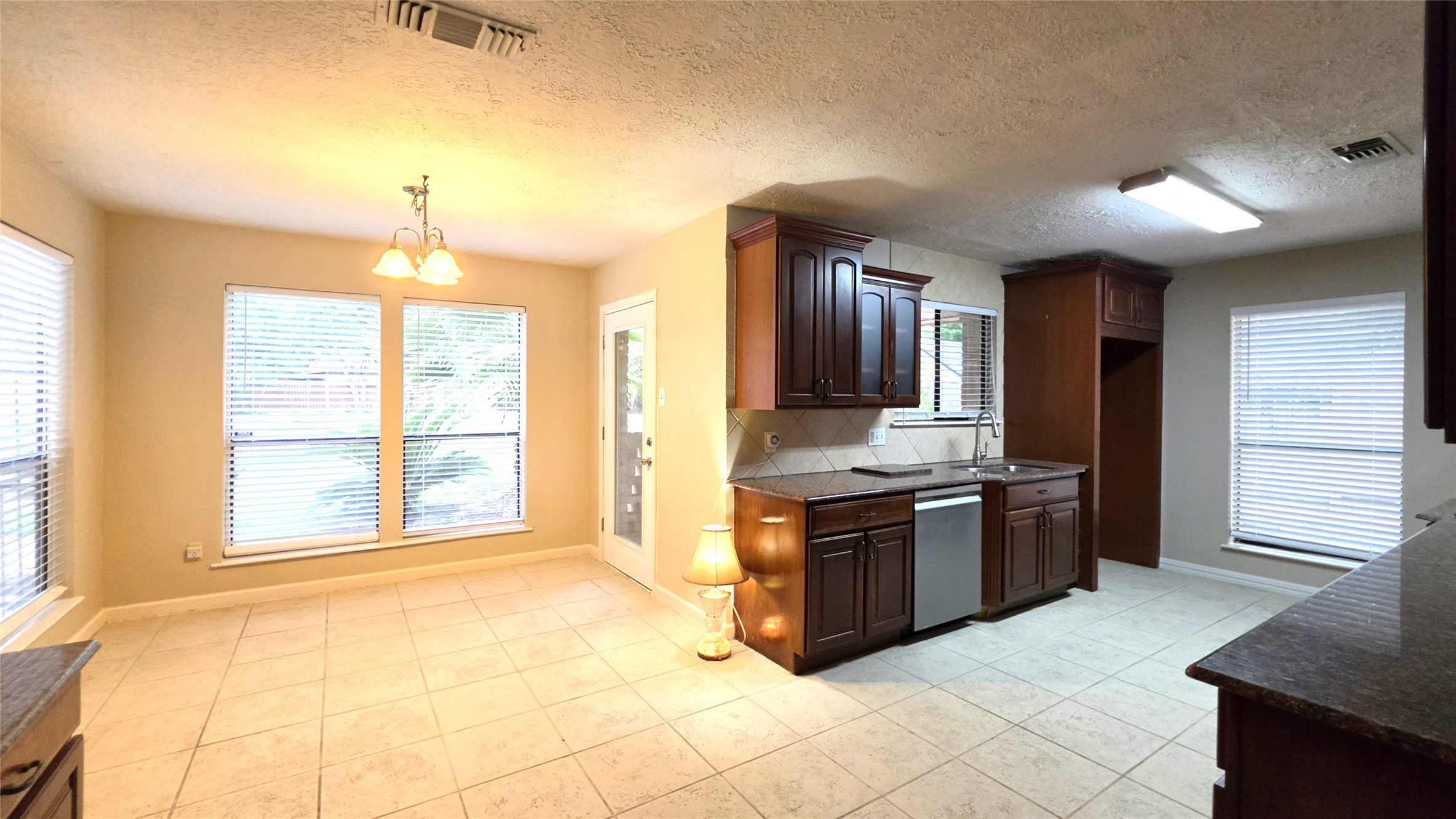 12018 Meadowview Drive Property Photo 21