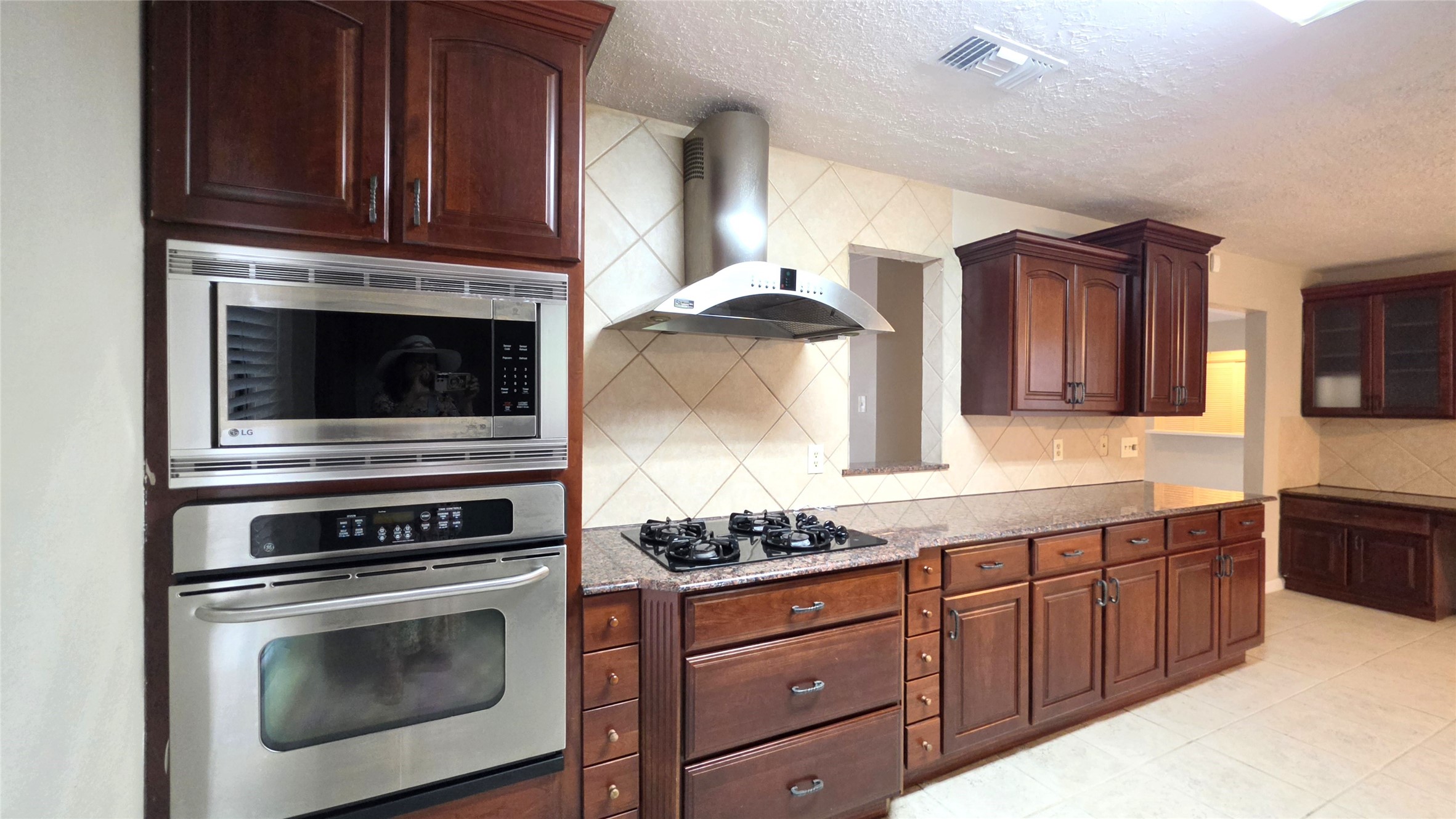 12018 Meadowview Drive Property Photo 24
