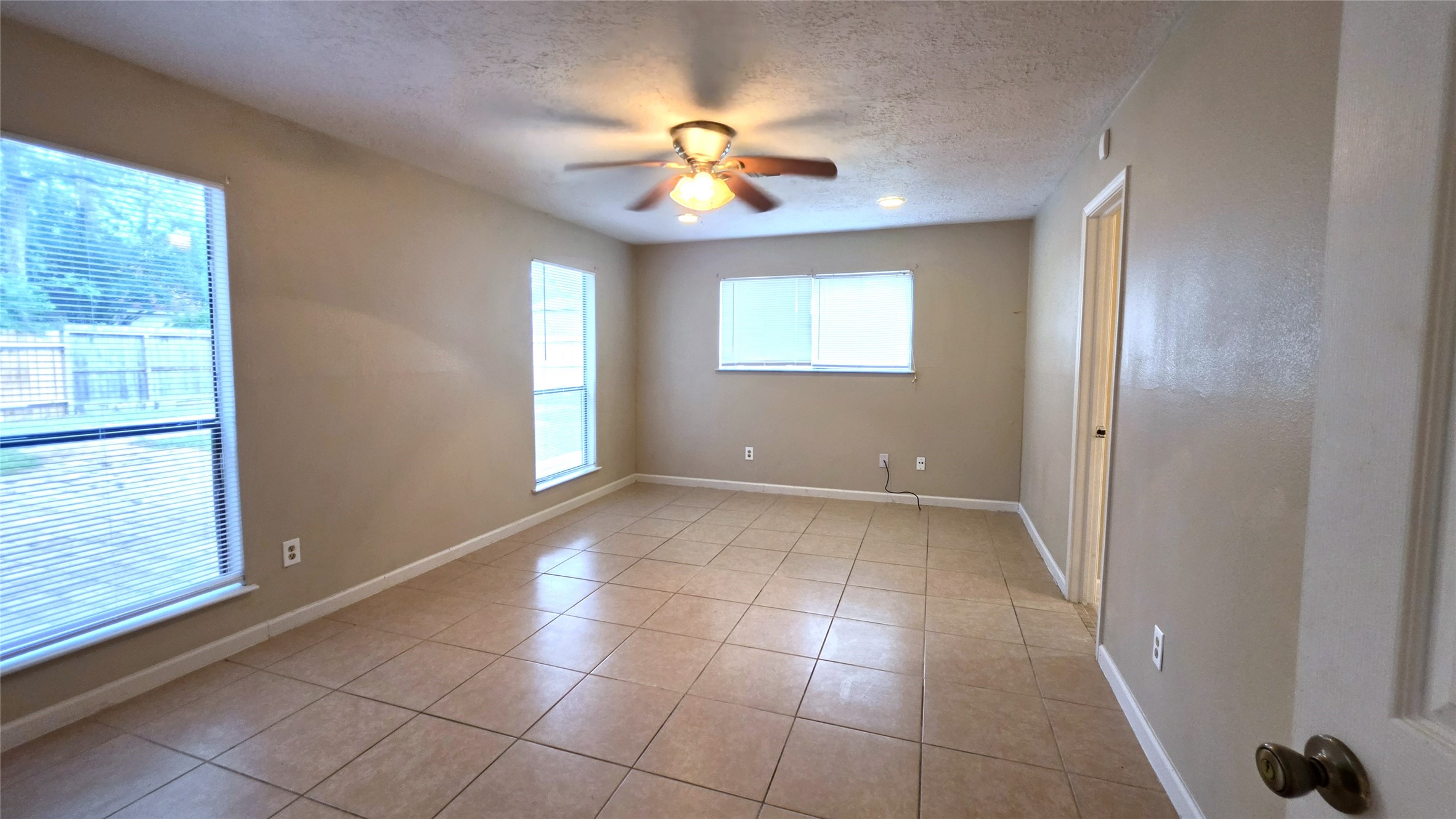 12018 Meadowview Drive Property Photo 29