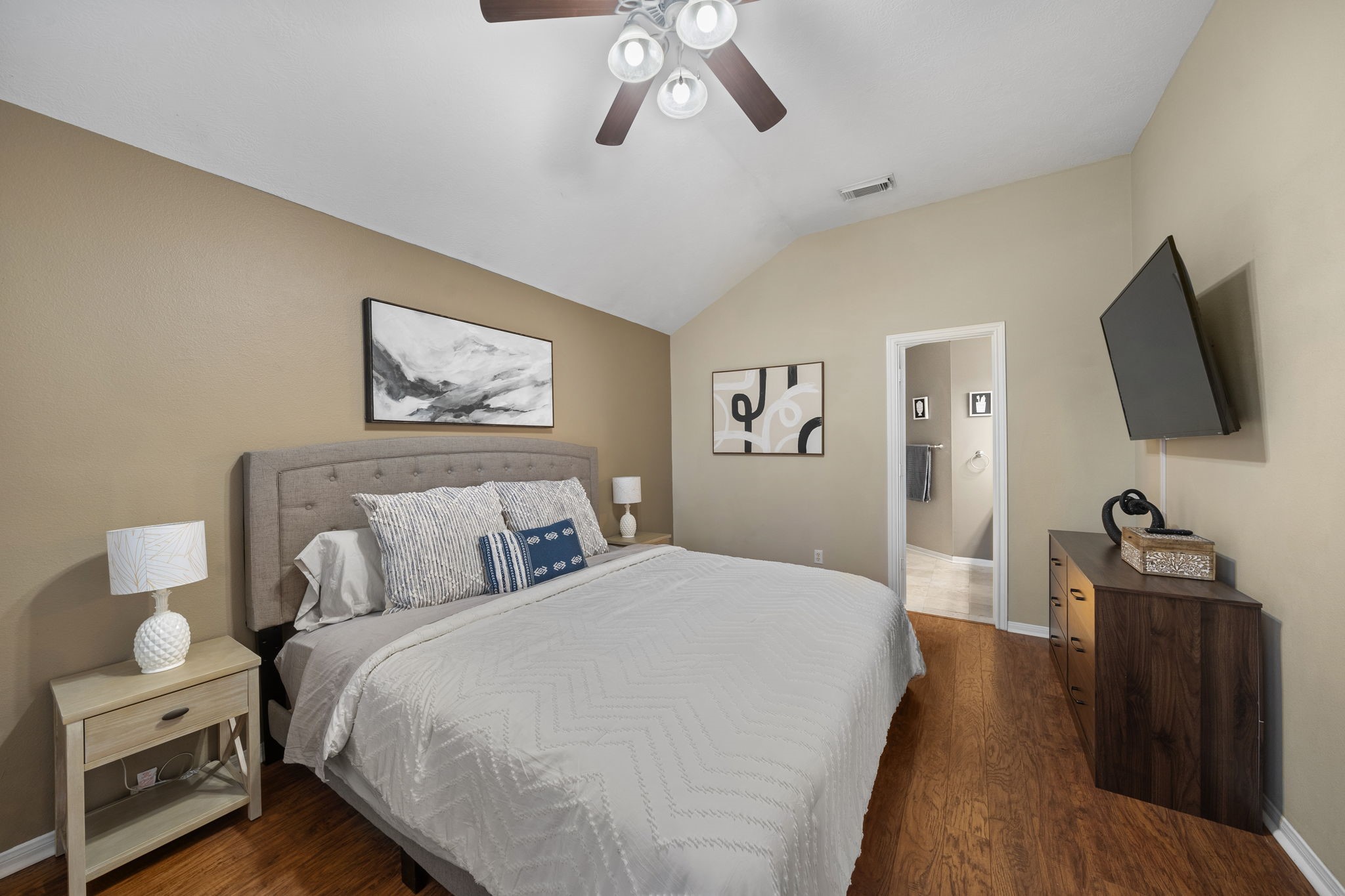 18315 Beaverdell Drive Property Photo 4