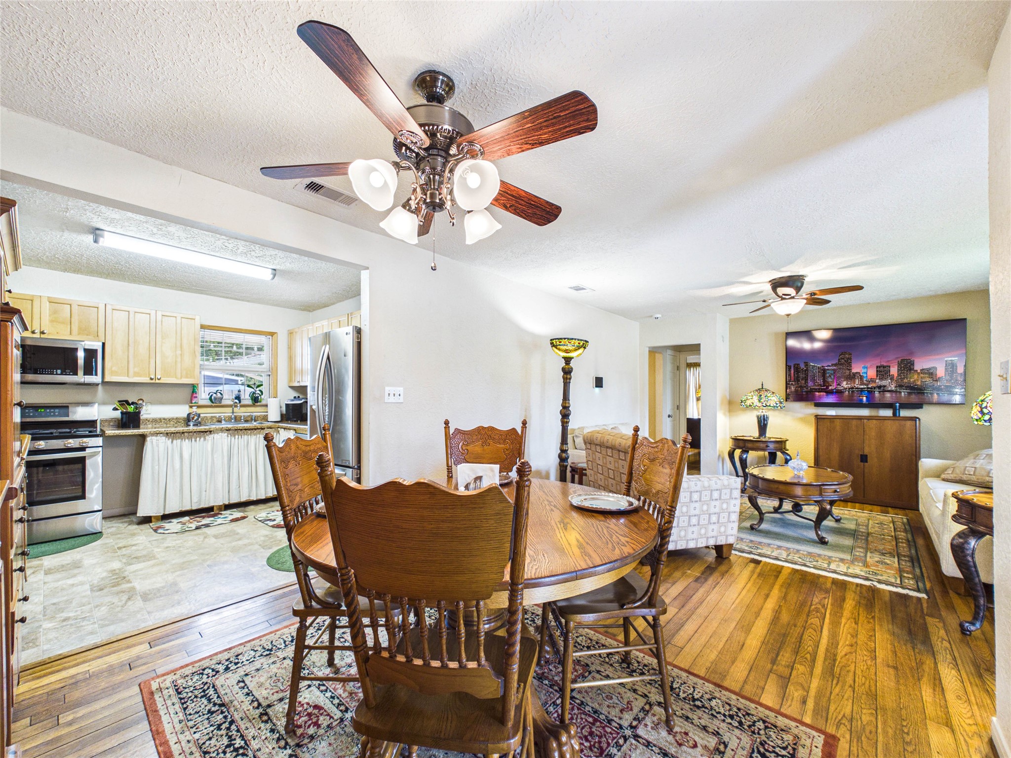 212 Elm Street Property Photo 4