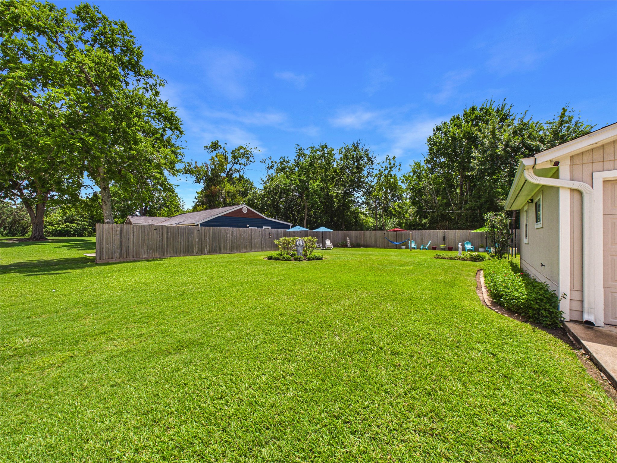 212 Elm Street Property Photo 5