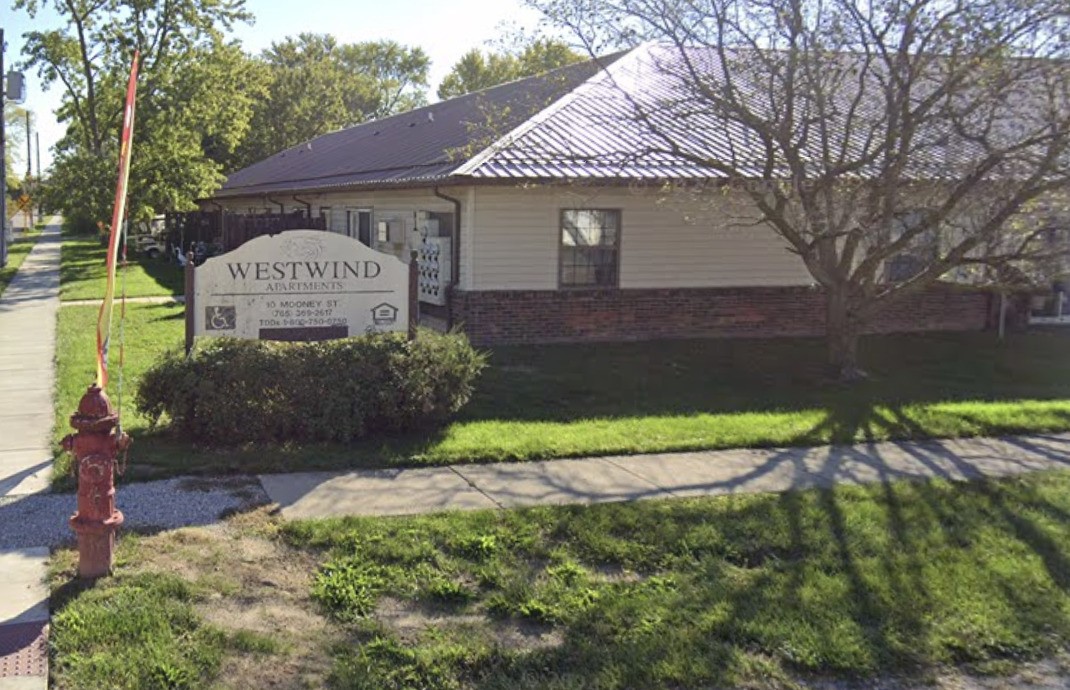700 W Main St, In Property Photo 2