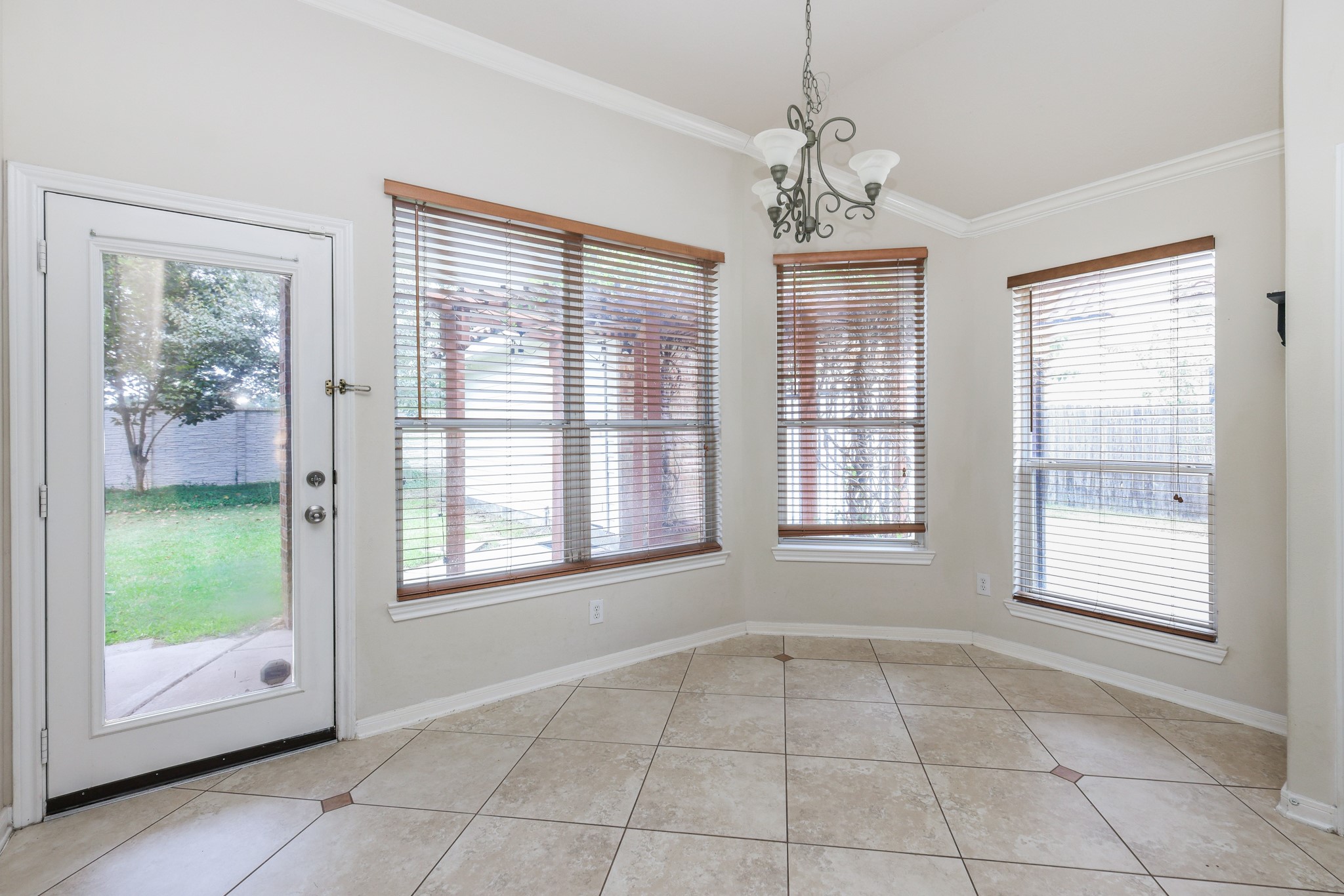 48 Pebble Beach Court Property Photo 7