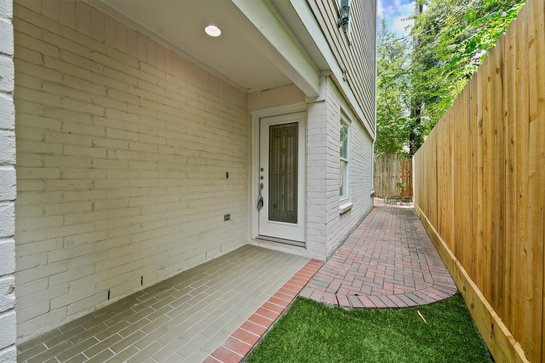 208 Hawthorne Street A Property Photo 2