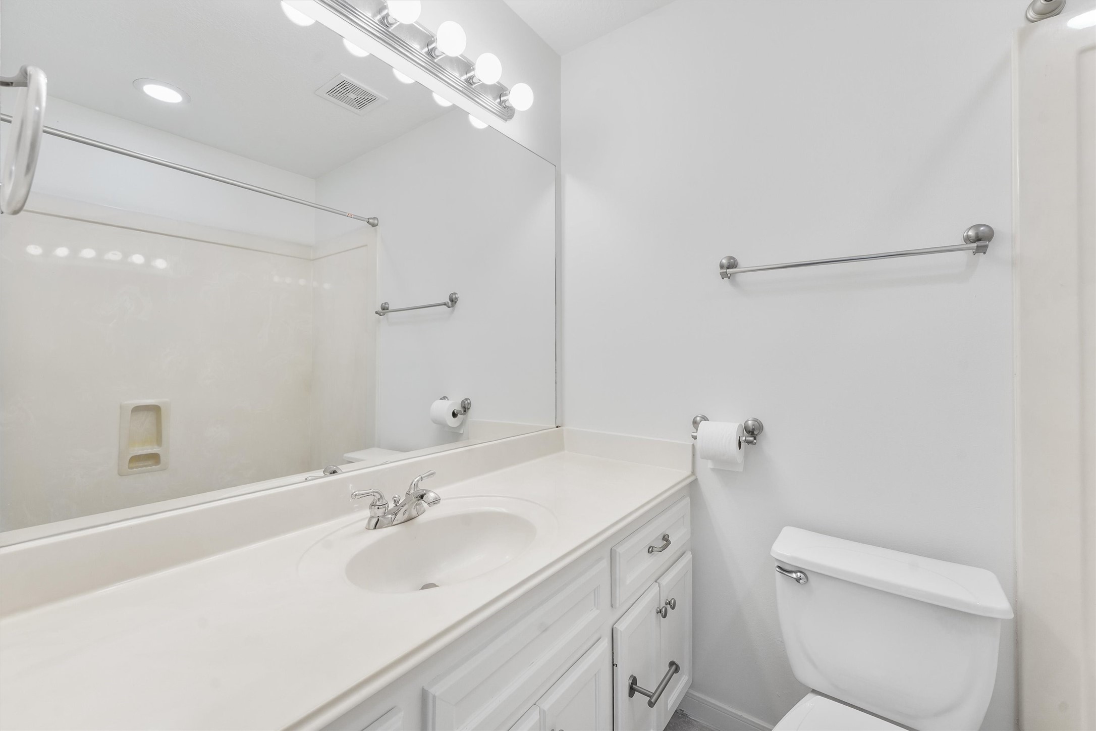 208 Hawthorne Street A Property Photo 5