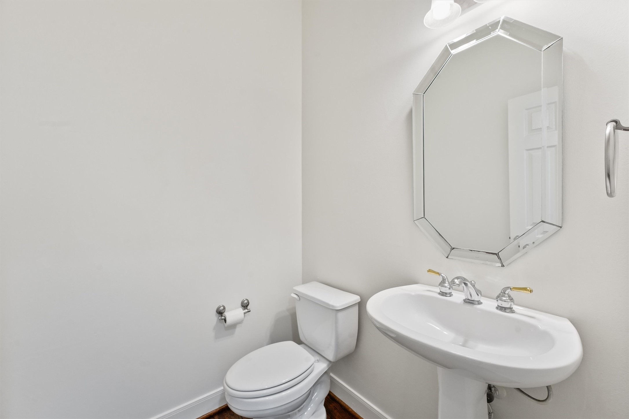 208 Hawthorne Street A Property Photo 9