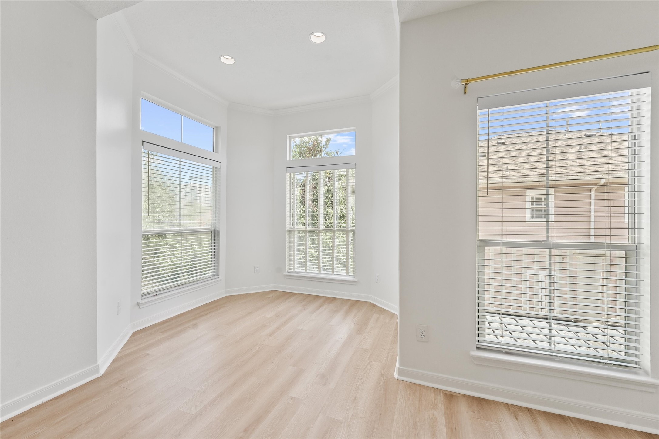 208 Hawthorne Street A Property Photo 17