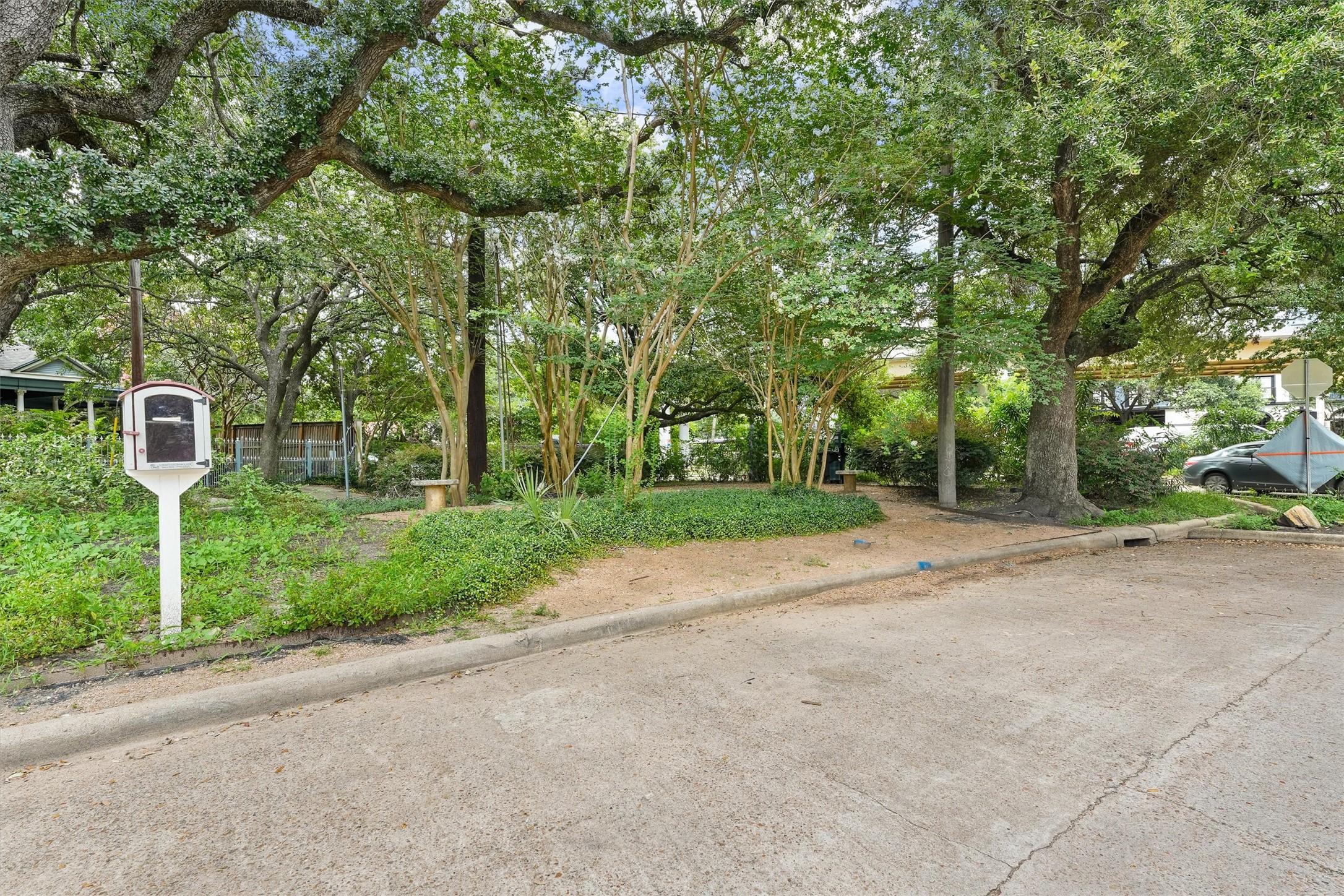 208 Hawthorne Street A Property Photo 25