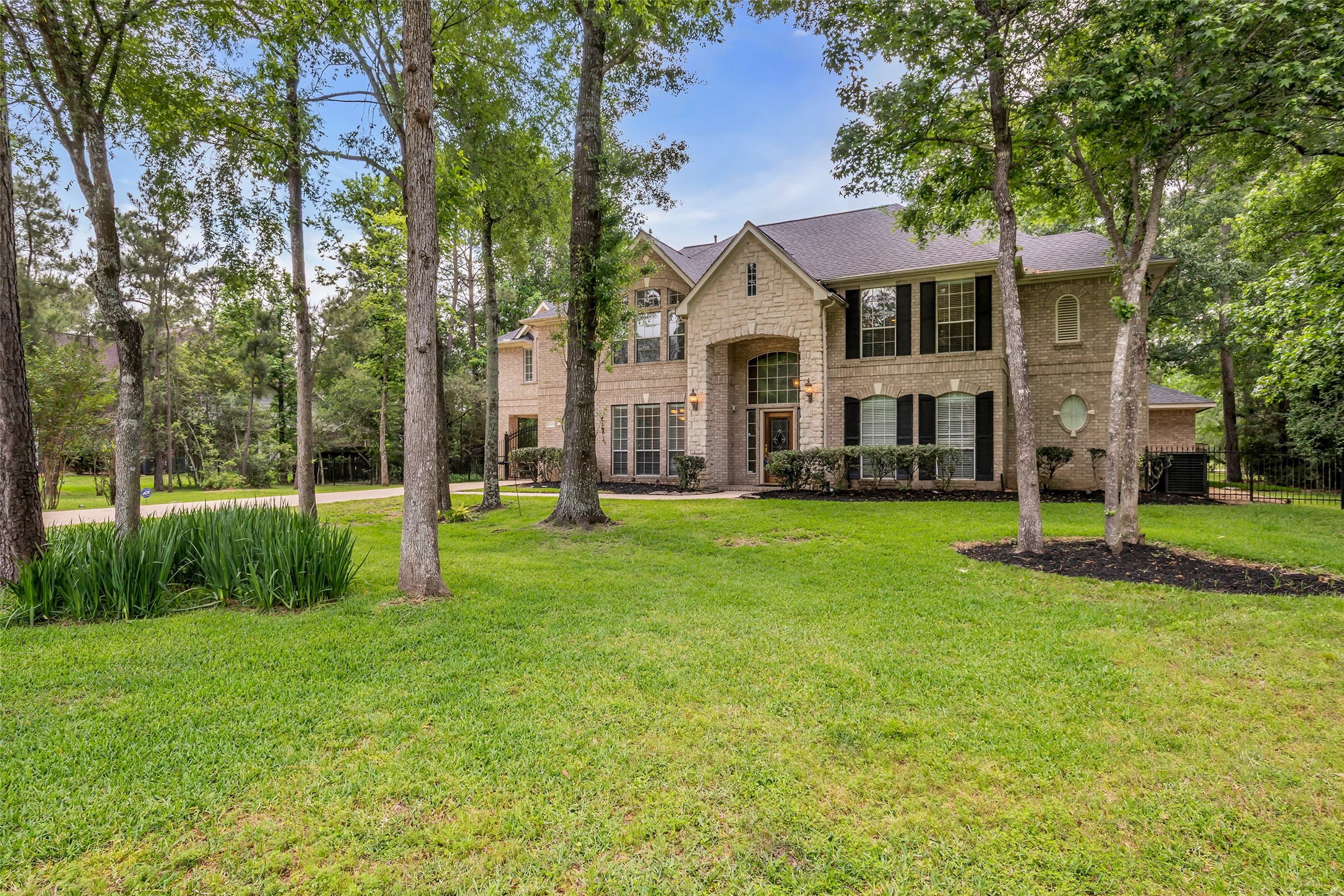 10419 Clubhouse Circle Property Photo 2