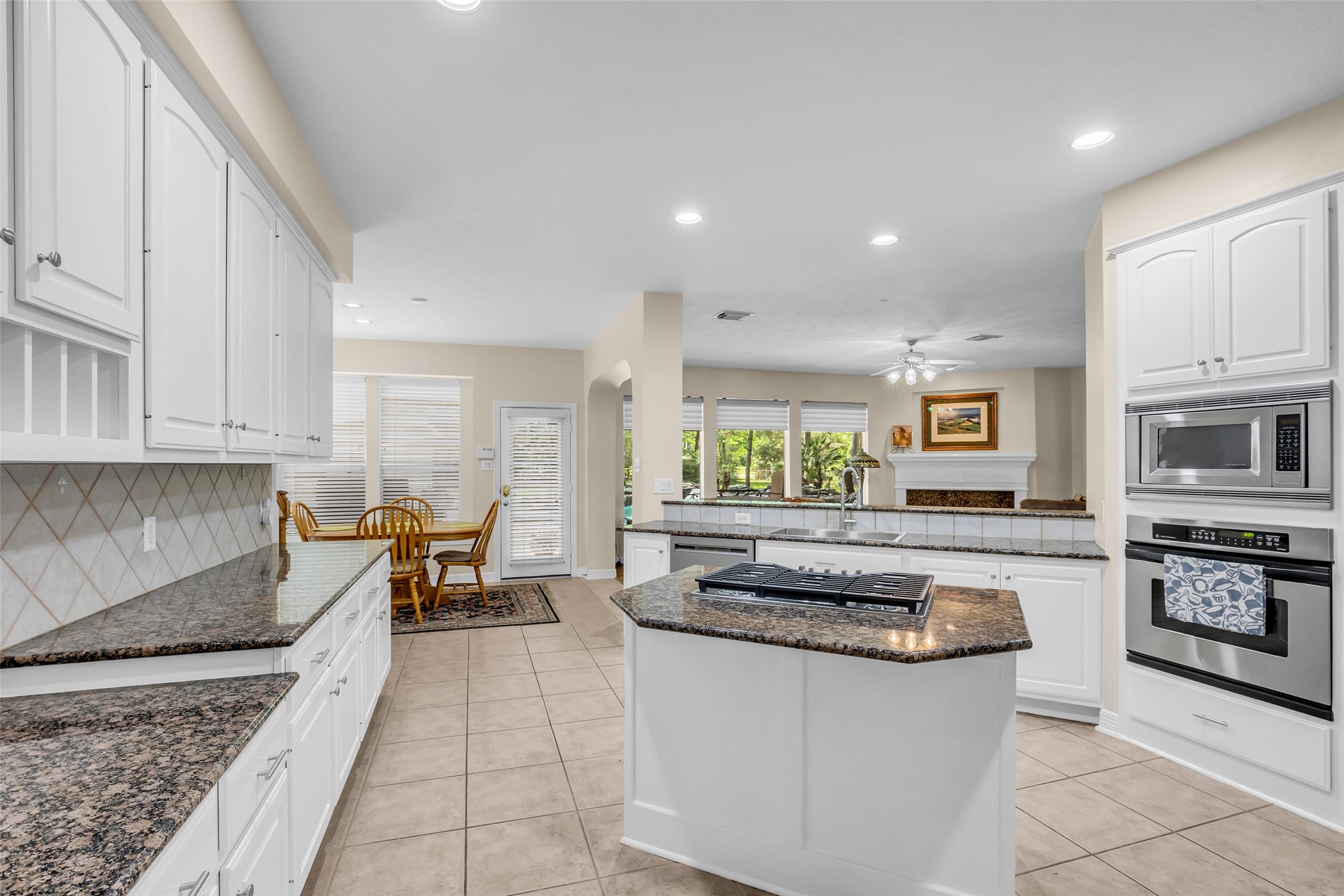 10419 Clubhouse Circle Property Photo 12