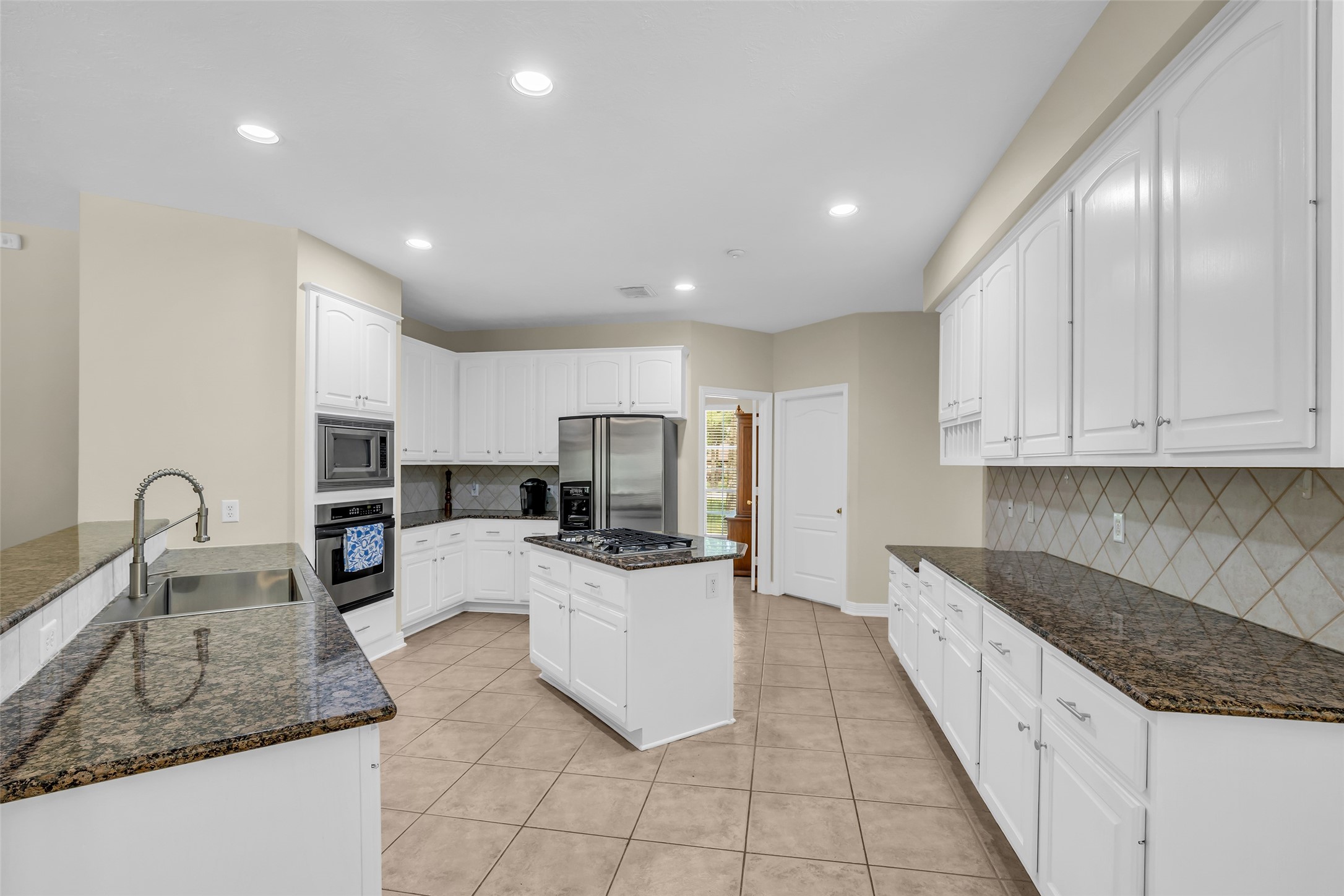 10419 Clubhouse Circle Property Photo 15