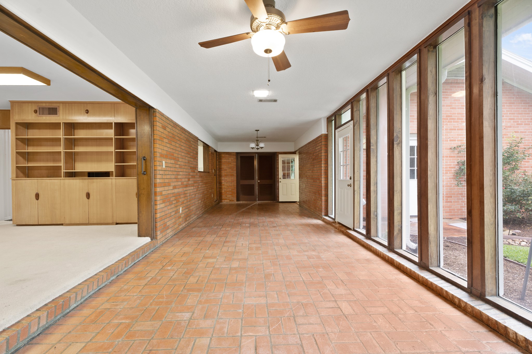 303 S Jackson Street Property Photo 6