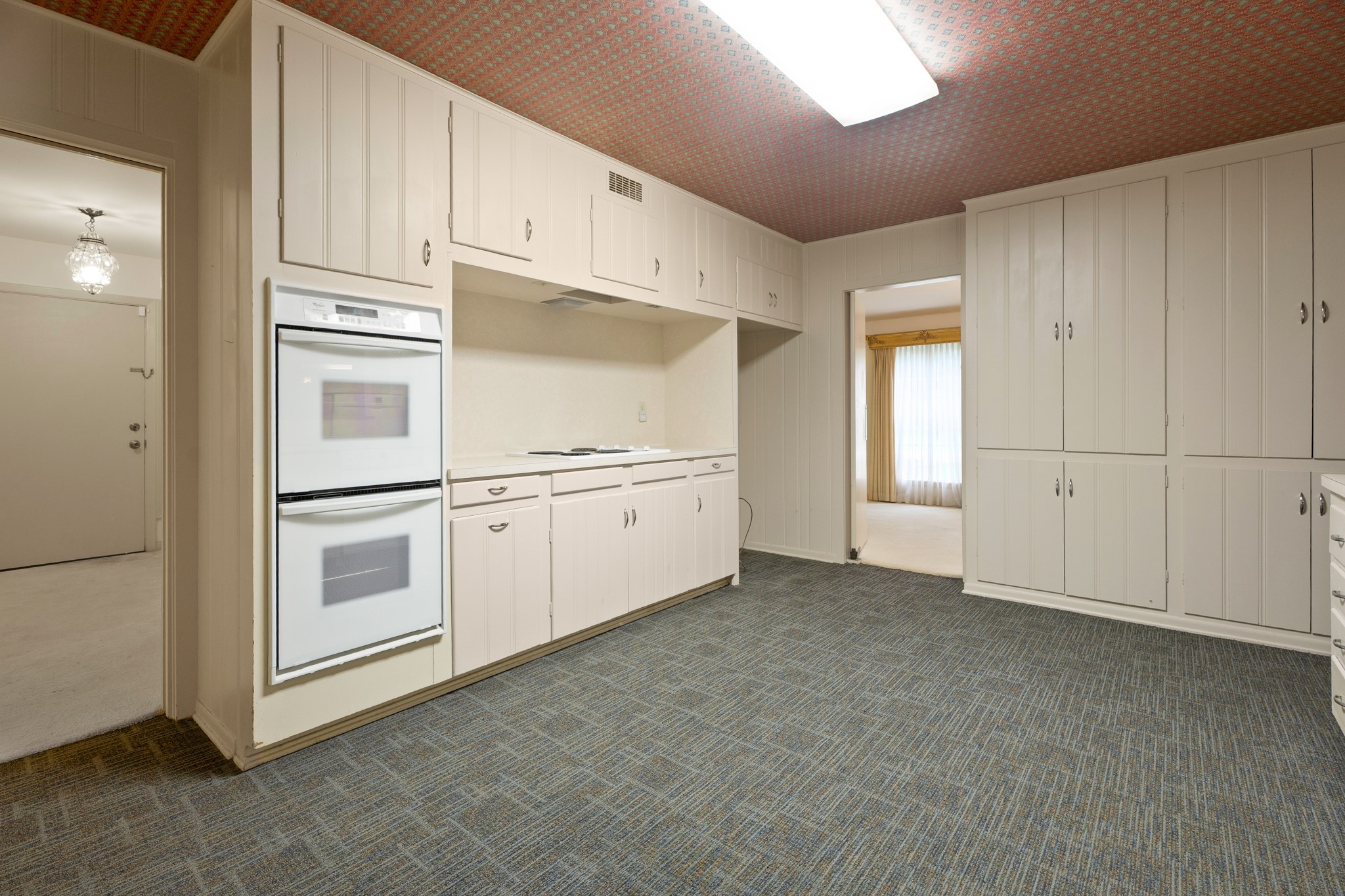 303 S Jackson Street Property Photo 8