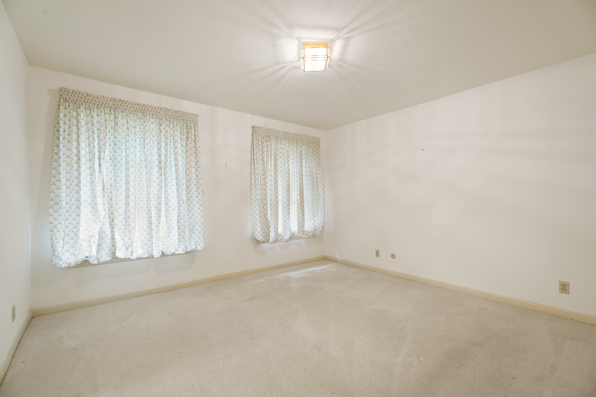 303 S Jackson Street Property Photo 14