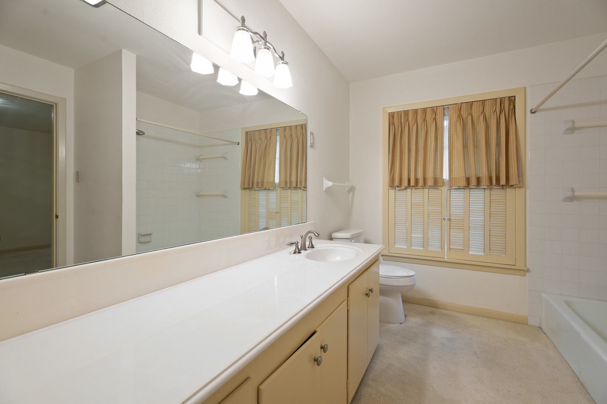 303 S Jackson Street Property Photo 15