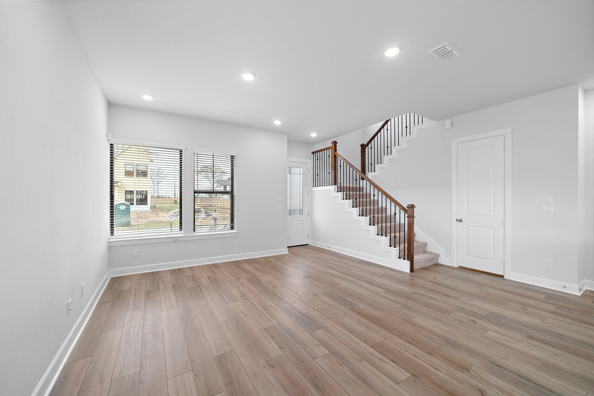1502 Noble Park Drive Property Photo 4