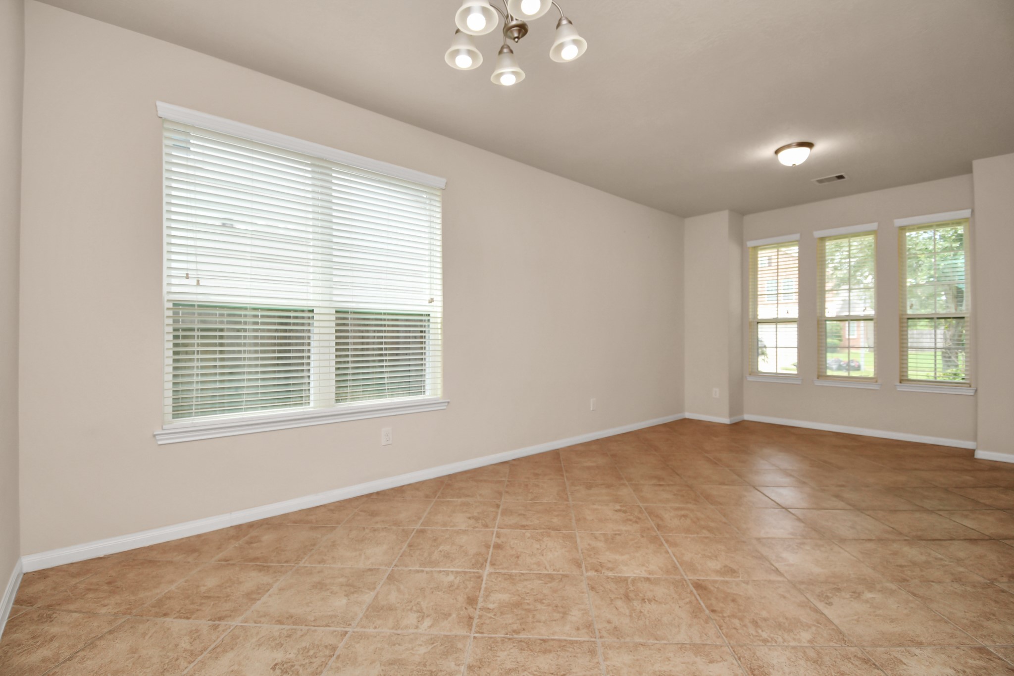 24931 Diamond Ranch Drive Property Photo 8