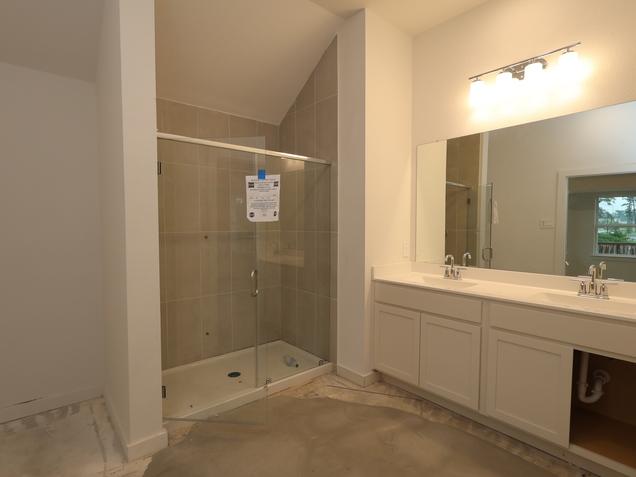 702 Falling Cave Drive Property Photo 5