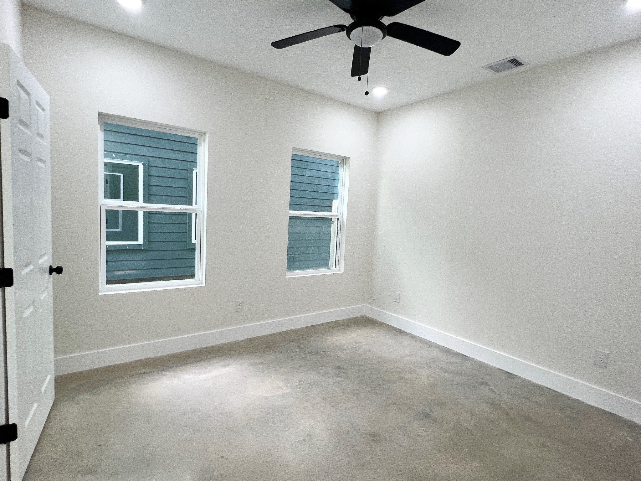 4315 Plaag B Property Photo 5