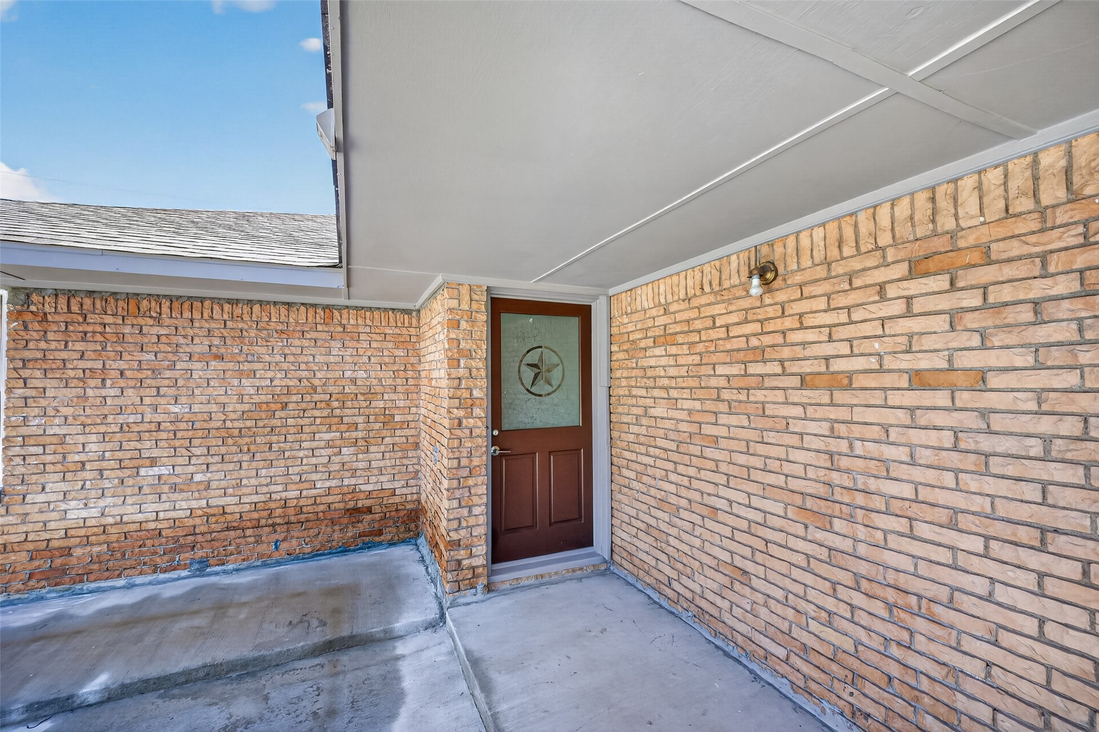 7950 Longridge Drive Property Photo 3