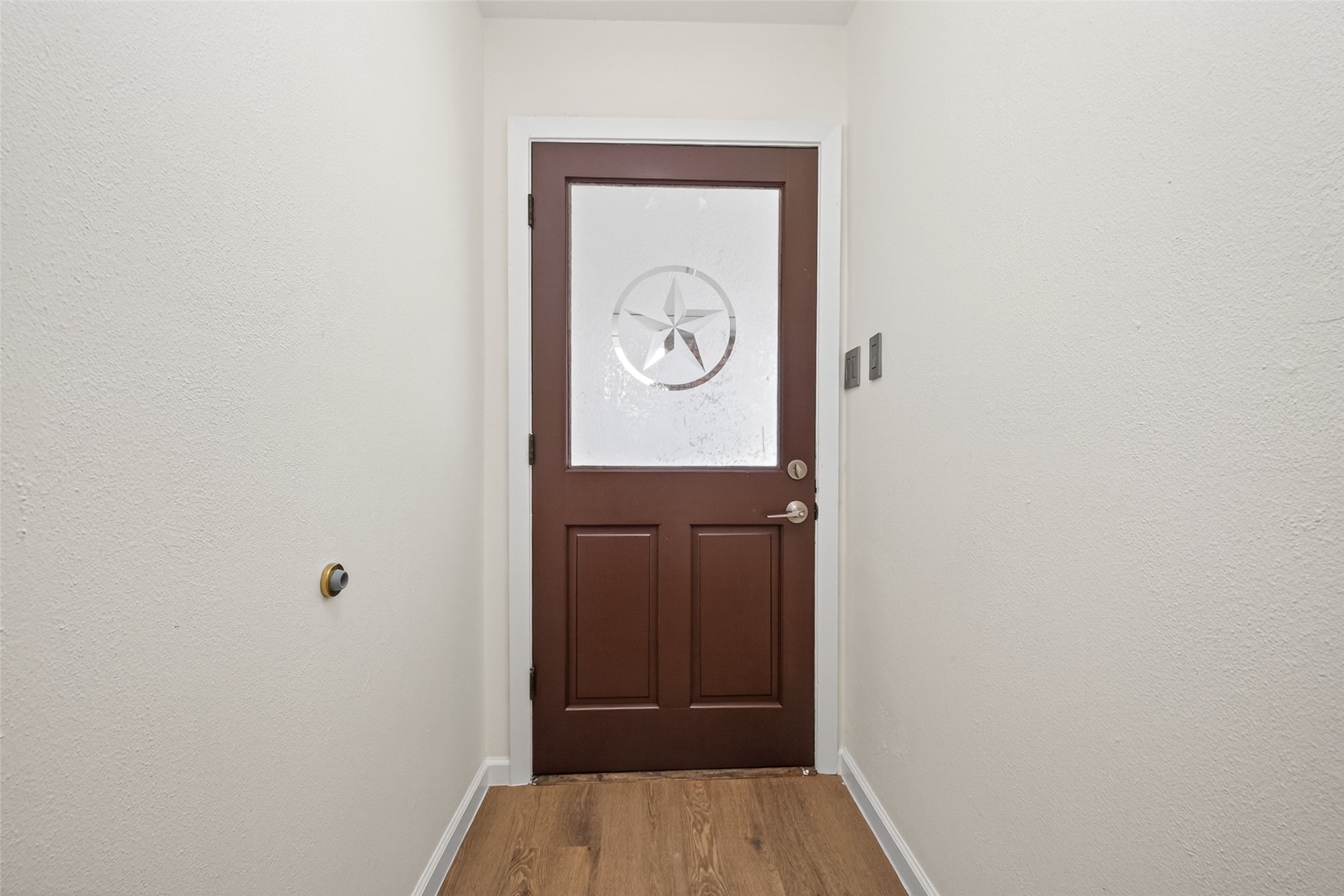 7950 Longridge Drive Property Photo 4
